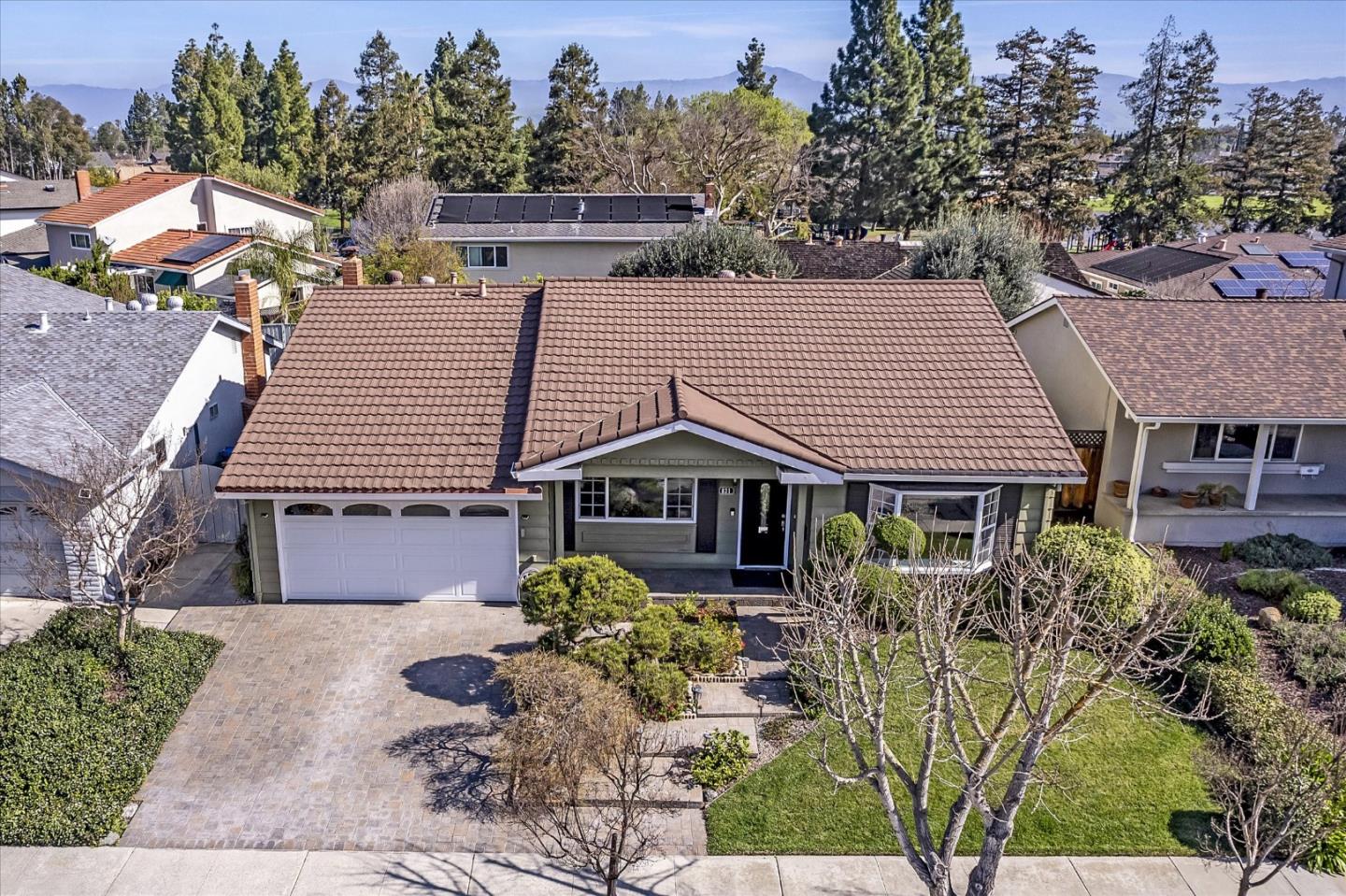 Detail Gallery Image 2 of 41 For 831 Colleen Dr, San Jose,  CA 95123 - 4 Beds | 2 Baths