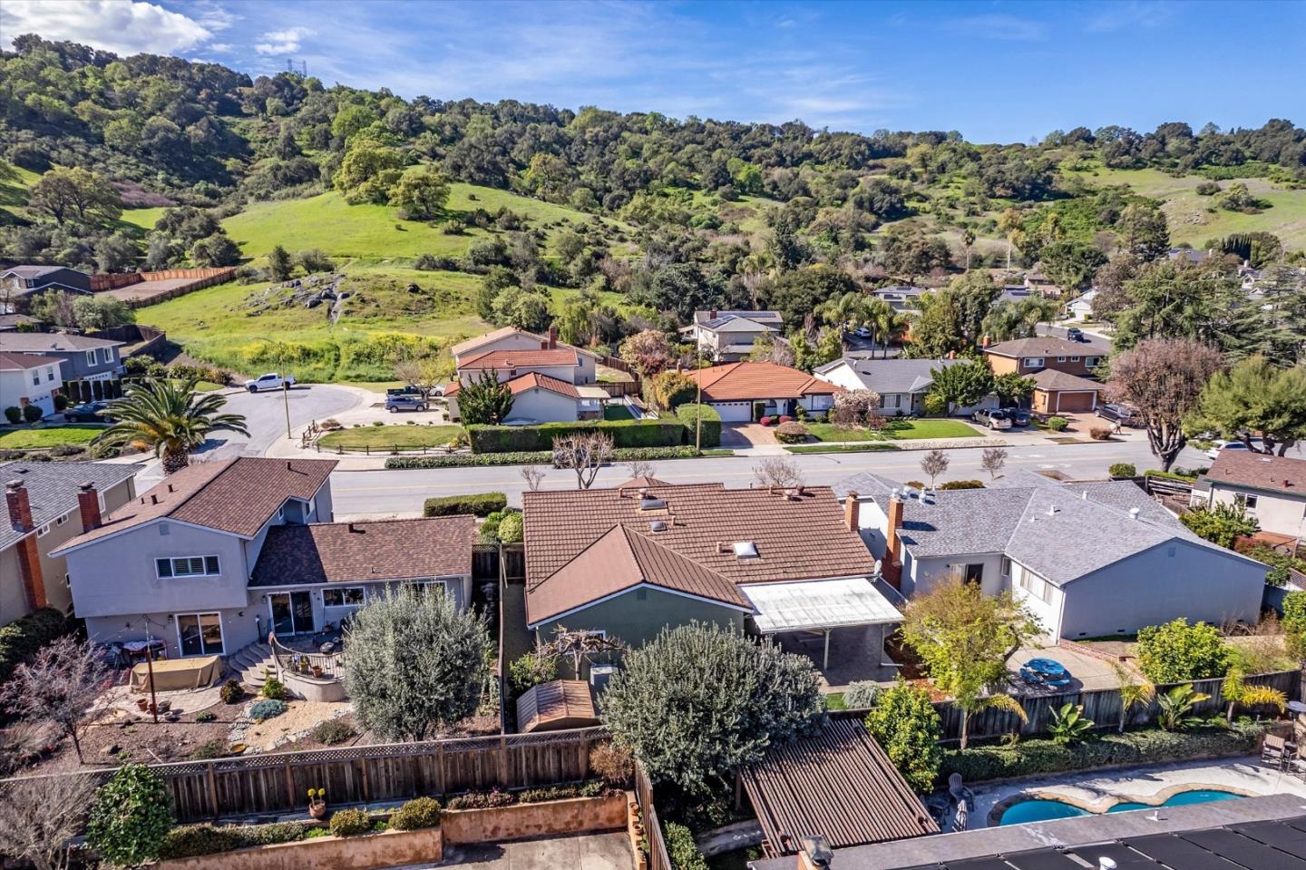 Detail Gallery Image 3 of 41 For 831 Colleen Dr, San Jose,  CA 95123 - 4 Beds | 2 Baths