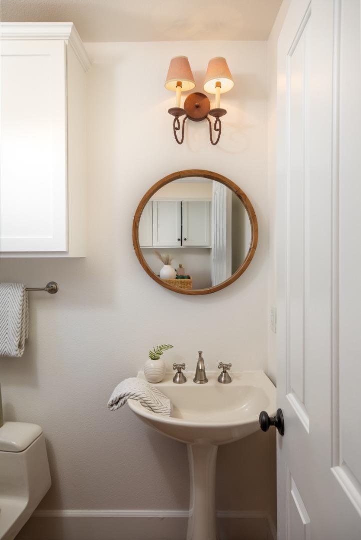 Detail Gallery Image 10 of 29 For 1331 Hoover St, Menlo Park,  CA 94025 - 3 Beds | 2/1 Baths