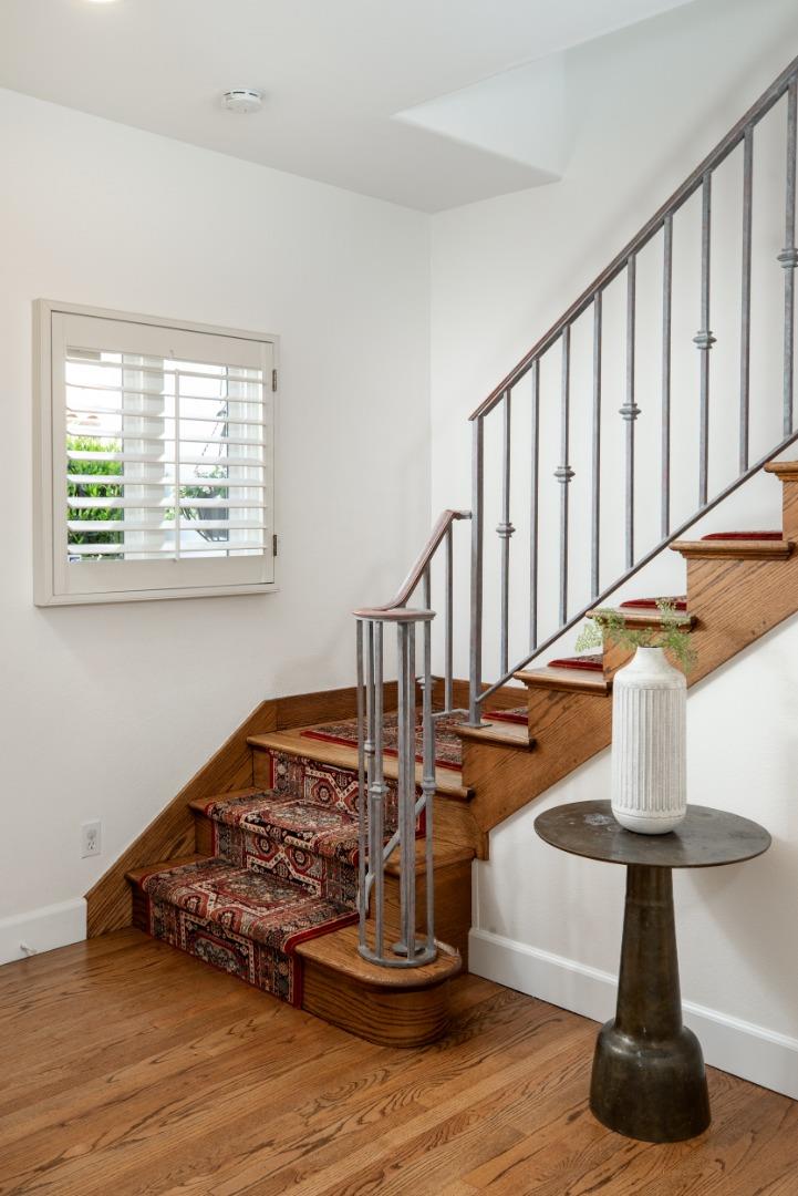 Detail Gallery Image 11 of 29 For 1331 Hoover St, Menlo Park,  CA 94025 - 3 Beds | 2/1 Baths