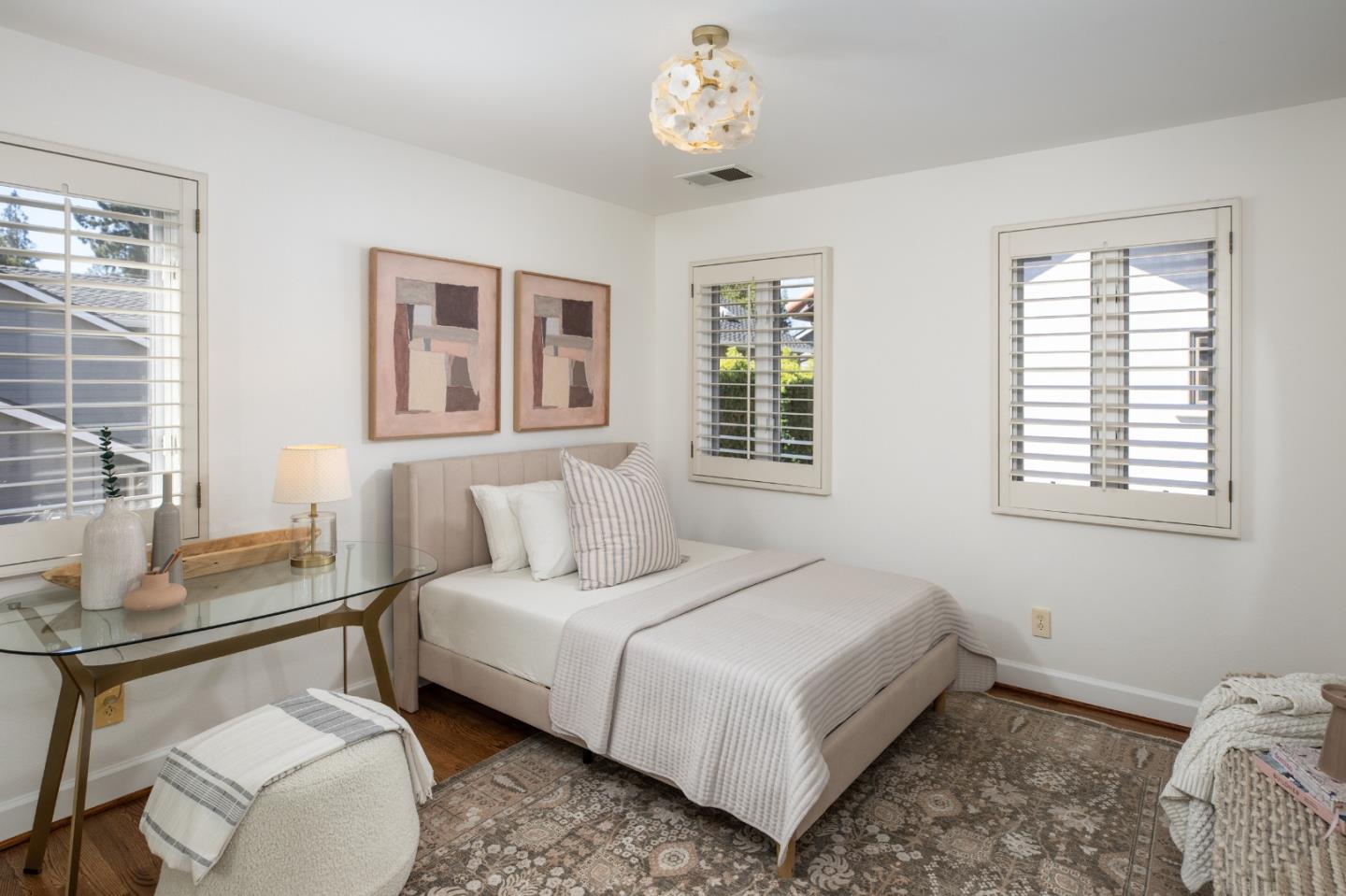 Detail Gallery Image 12 of 29 For 1331 Hoover St, Menlo Park,  CA 94025 - 3 Beds | 2/1 Baths