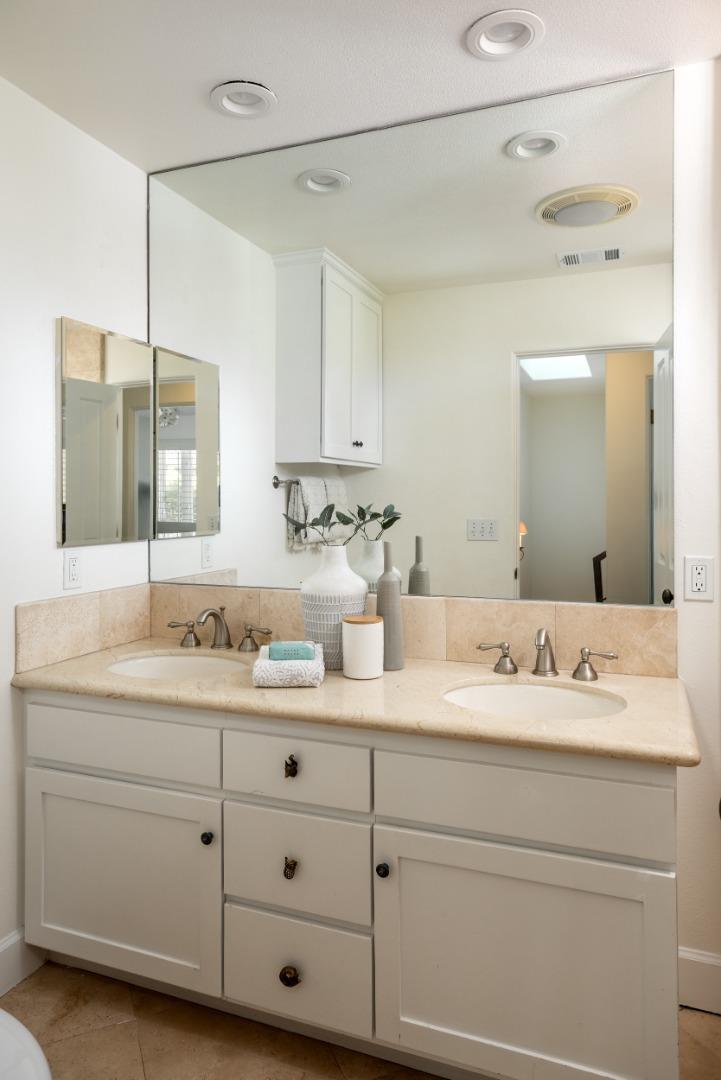 Detail Gallery Image 14 of 29 For 1331 Hoover St, Menlo Park,  CA 94025 - 3 Beds | 2/1 Baths