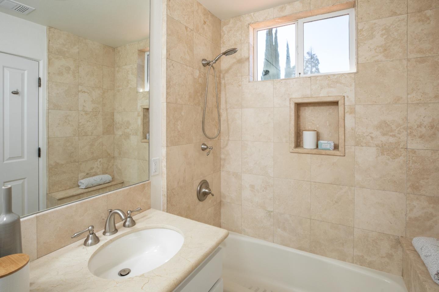 Detail Gallery Image 15 of 29 For 1331 Hoover St, Menlo Park,  CA 94025 - 3 Beds | 2/1 Baths