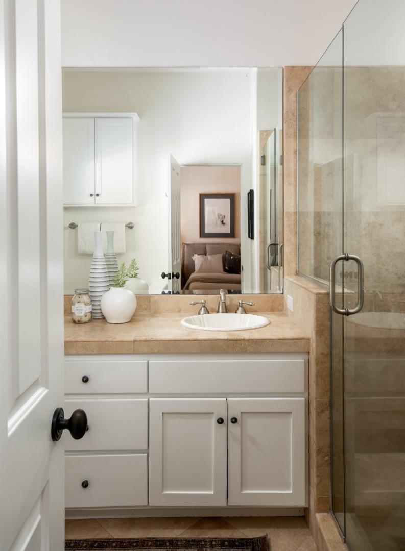 Detail Gallery Image 18 of 29 For 1331 Hoover St, Menlo Park,  CA 94025 - 3 Beds | 2/1 Baths