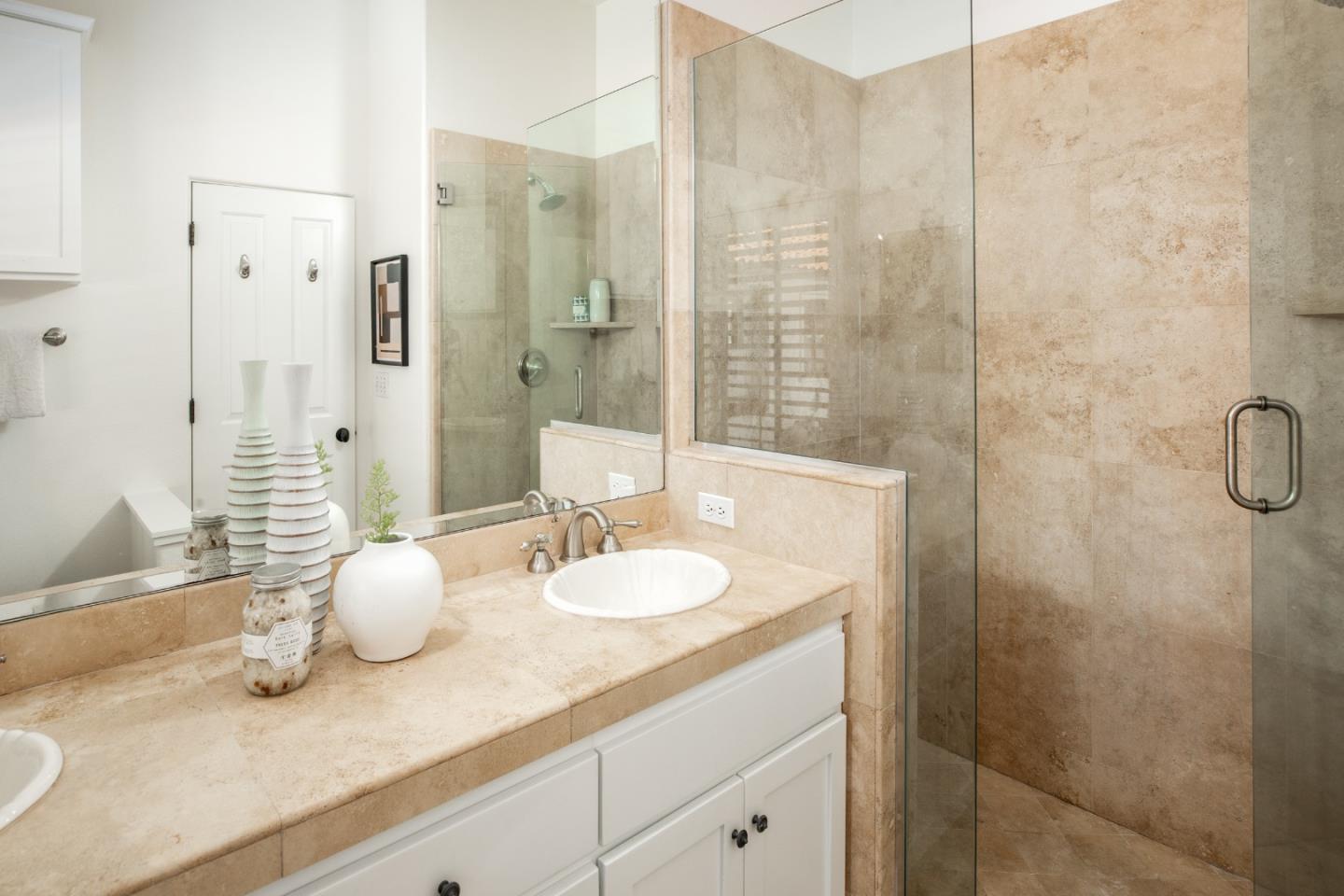 Detail Gallery Image 19 of 29 For 1331 Hoover St, Menlo Park,  CA 94025 - 3 Beds | 2/1 Baths