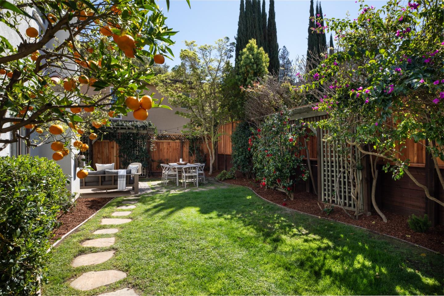 Detail Gallery Image 22 of 29 For 1331 Hoover St, Menlo Park,  CA 94025 - 3 Beds | 2/1 Baths