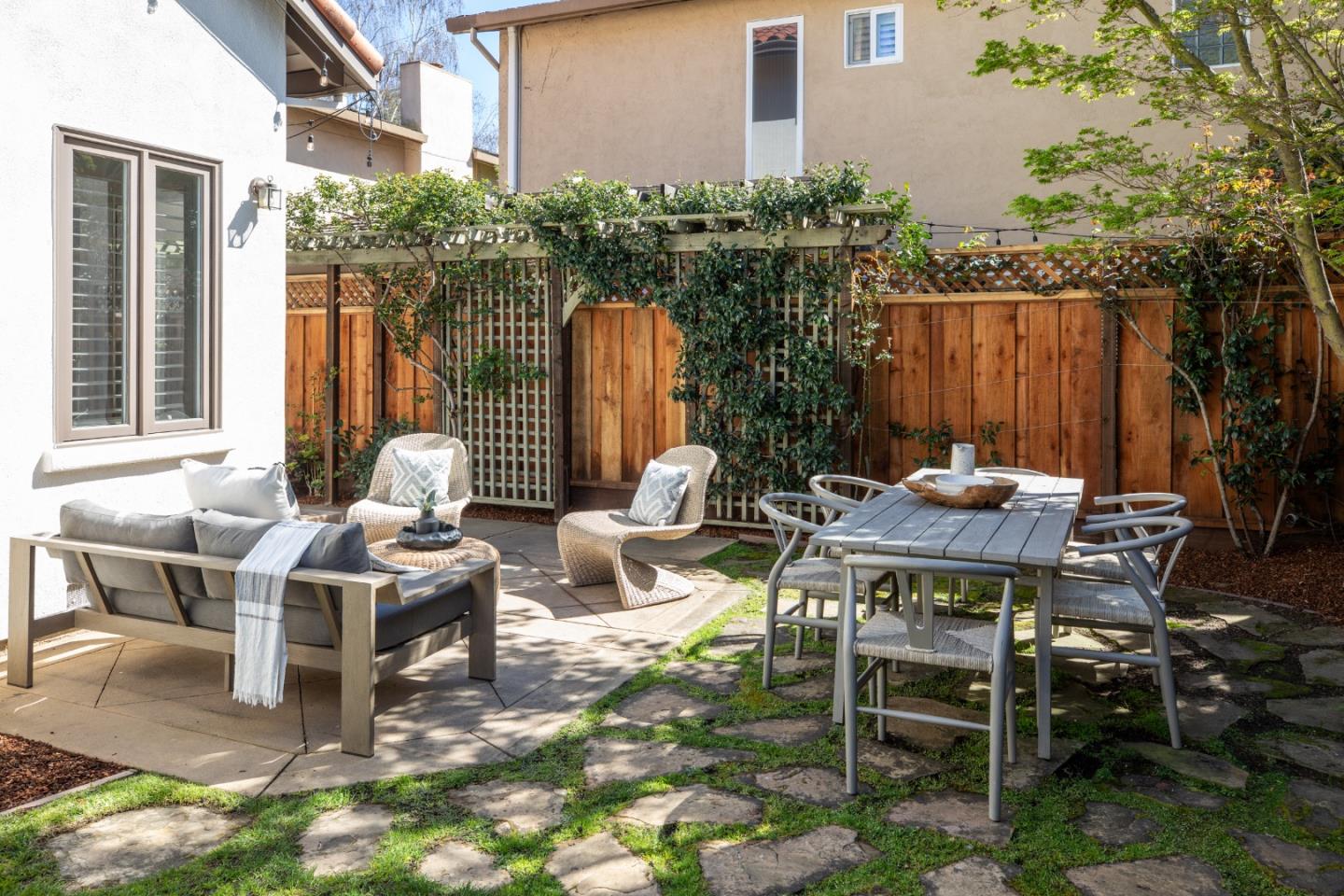 Detail Gallery Image 24 of 29 For 1331 Hoover St, Menlo Park,  CA 94025 - 3 Beds | 2/1 Baths