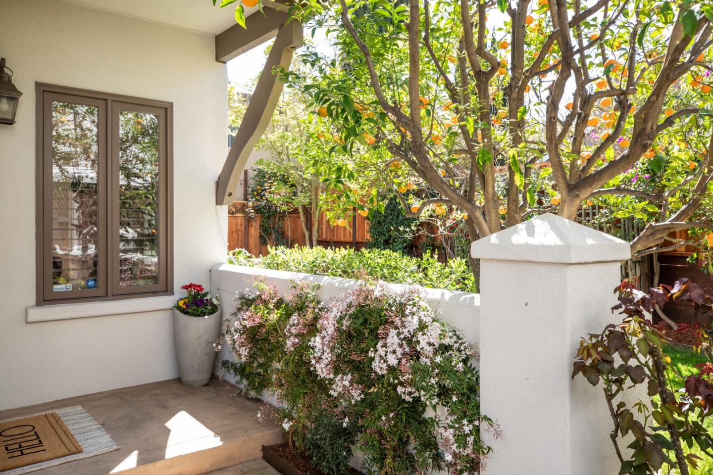 Detail Gallery Image 4 of 29 For 1331 Hoover St, Menlo Park,  CA 94025 - 3 Beds | 2/1 Baths