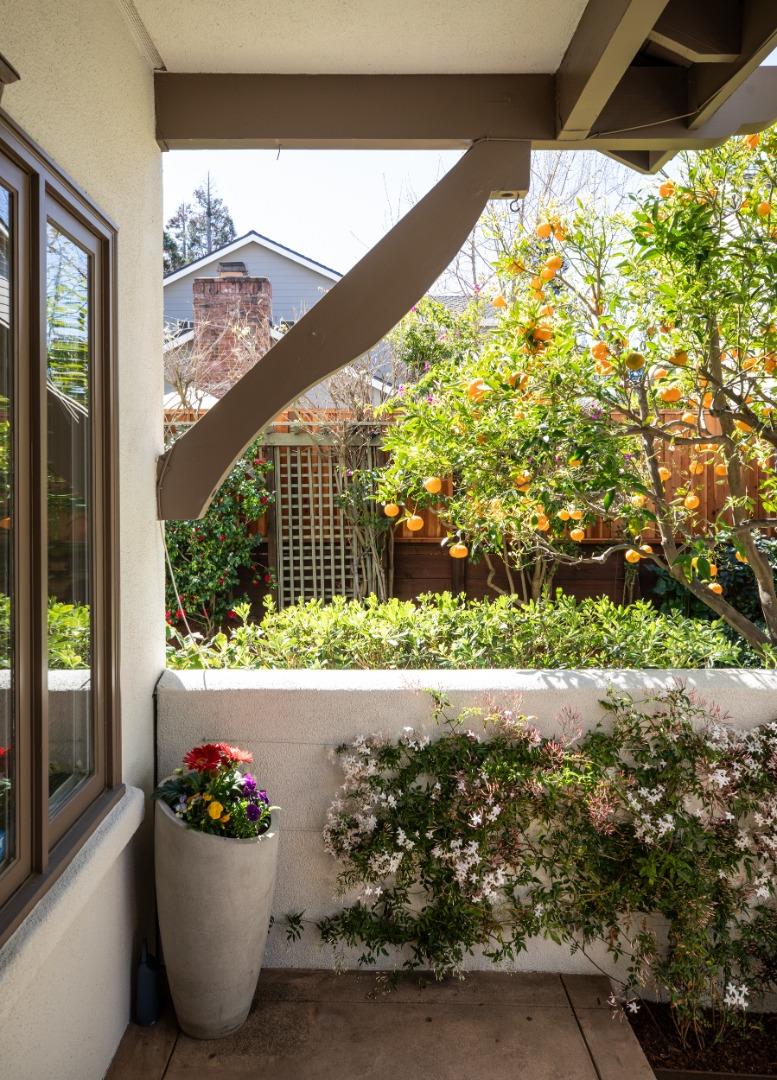 Detail Gallery Image 5 of 29 For 1331 Hoover St, Menlo Park,  CA 94025 - 3 Beds | 2/1 Baths