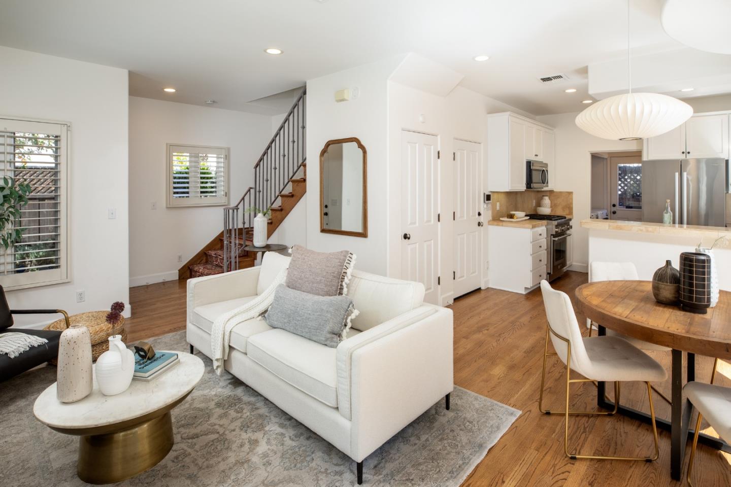 Detail Gallery Image 7 of 29 For 1331 Hoover St, Menlo Park,  CA 94025 - 3 Beds | 2/1 Baths