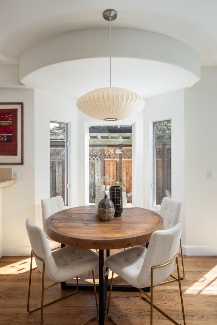 Detail Gallery Image 8 of 29 For 1331 Hoover St, Menlo Park,  CA 94025 - 3 Beds | 2/1 Baths