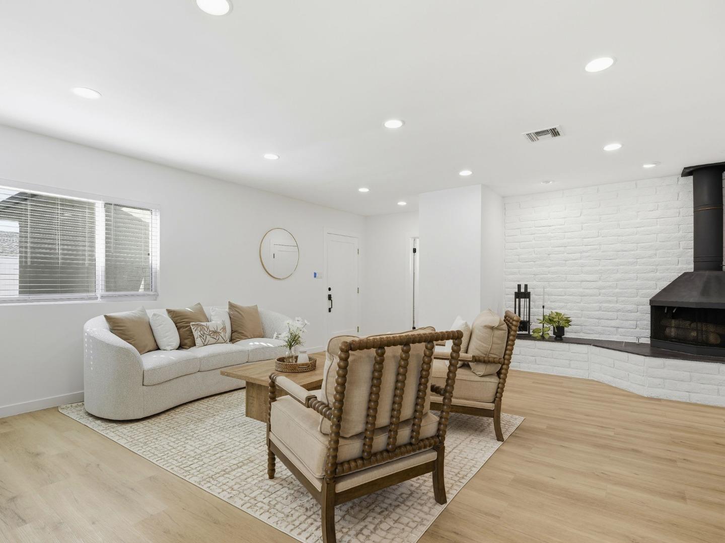 Detail Gallery Image 11 of 25 For 8446 Penfield Ave, Canoga Park,  CA 91306 - 3 Beds | 2 Baths