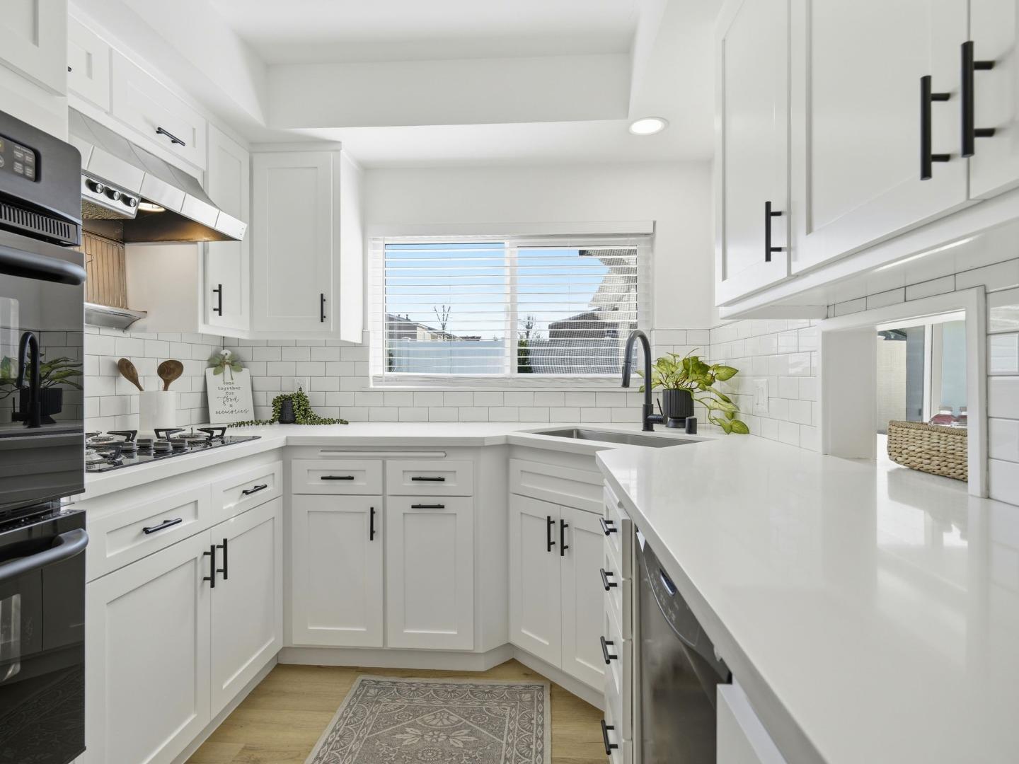 Detail Gallery Image 14 of 25 For 8446 Penfield Ave, Canoga Park,  CA 91306 - 3 Beds | 2 Baths