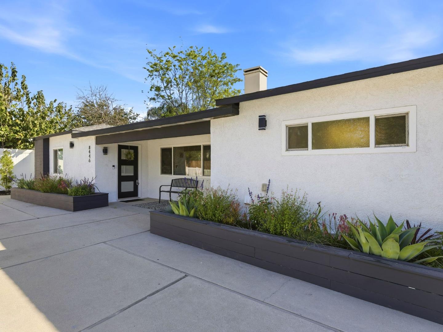 Detail Gallery Image 4 of 25 For 8446 Penfield Ave, Canoga Park,  CA 91306 - 3 Beds | 2 Baths