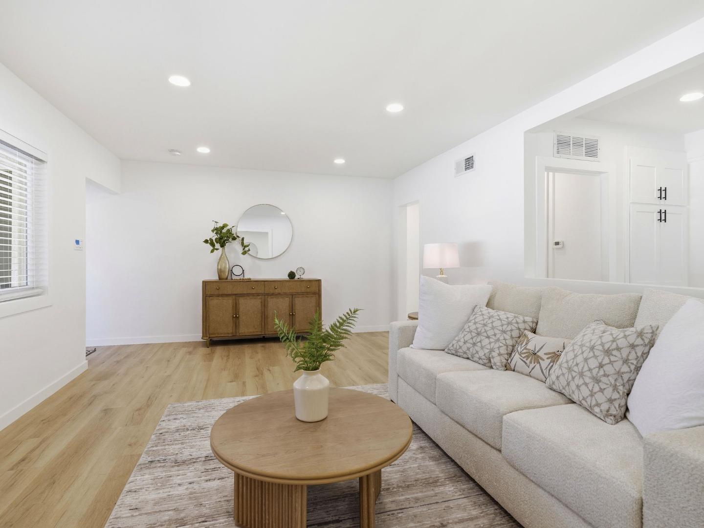 Detail Gallery Image 6 of 25 For 8446 Penfield Ave, Canoga Park,  CA 91306 - 3 Beds | 2 Baths