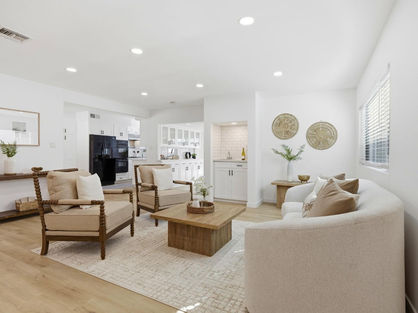 Detail Gallery Image 8 of 25 For 8446 Penfield Ave, Canoga Park,  CA 91306 - 3 Beds | 2 Baths