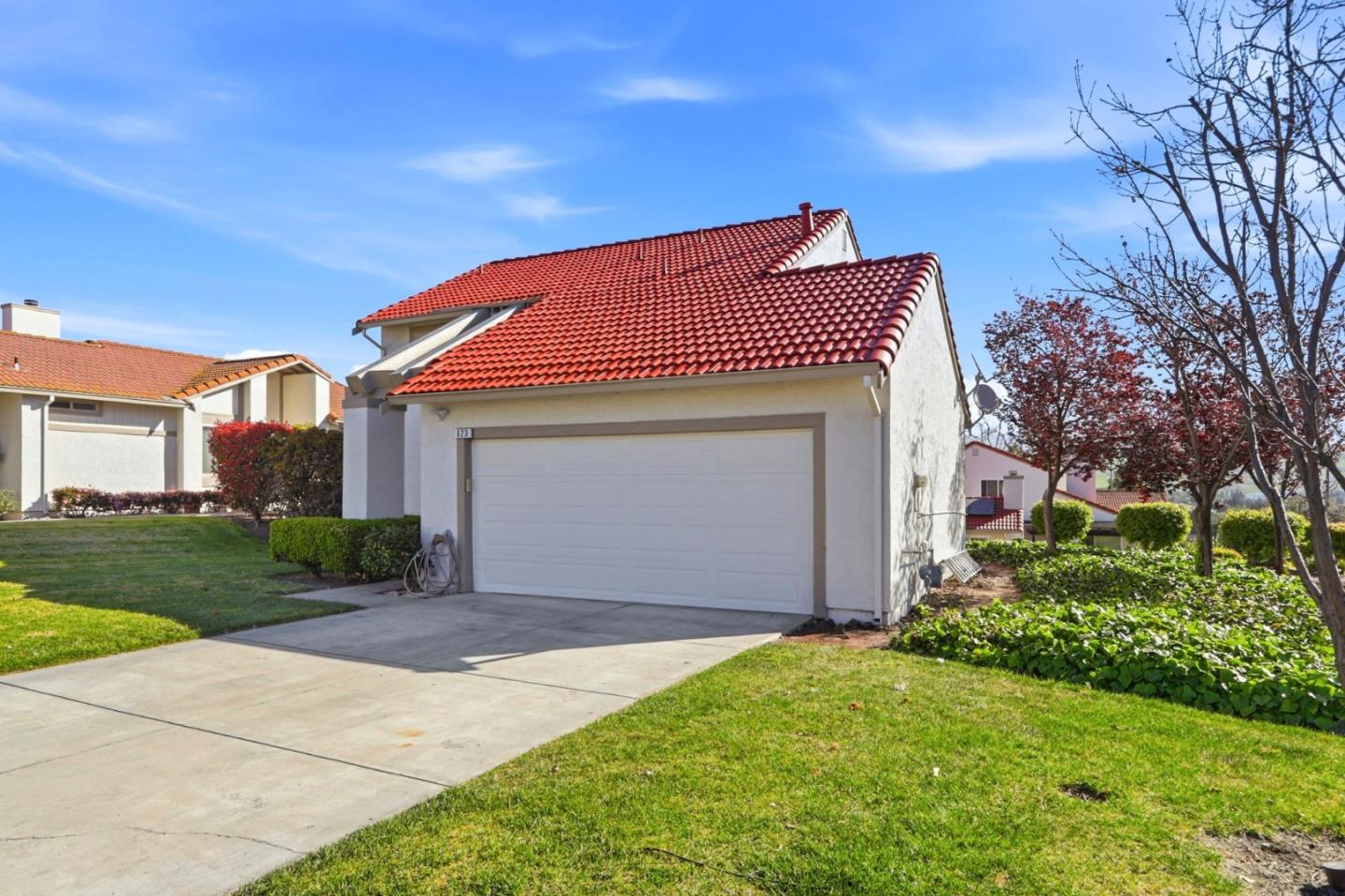 Detail Gallery Image 2 of 21 For 623 via Primavera Ct, San Jose,  CA 95111 - 3 Beds | 3 Baths