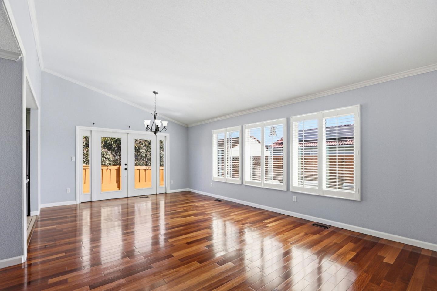 Detail Gallery Image 5 of 21 For 623 via Primavera Ct, San Jose,  CA 95111 - 3 Beds | 3 Baths