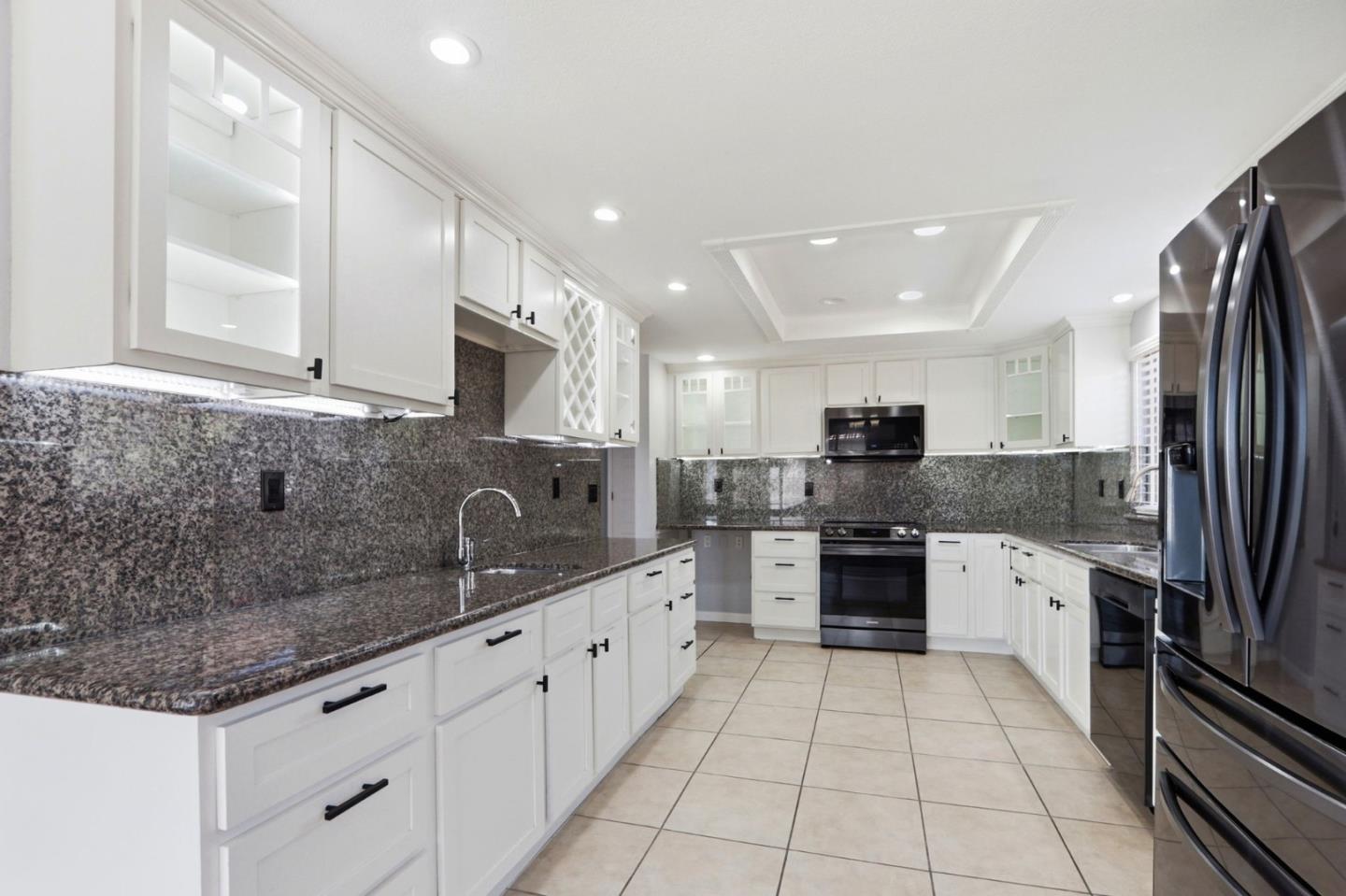 Detail Gallery Image 7 of 21 For 623 via Primavera Ct, San Jose,  CA 95111 - 3 Beds | 3 Baths