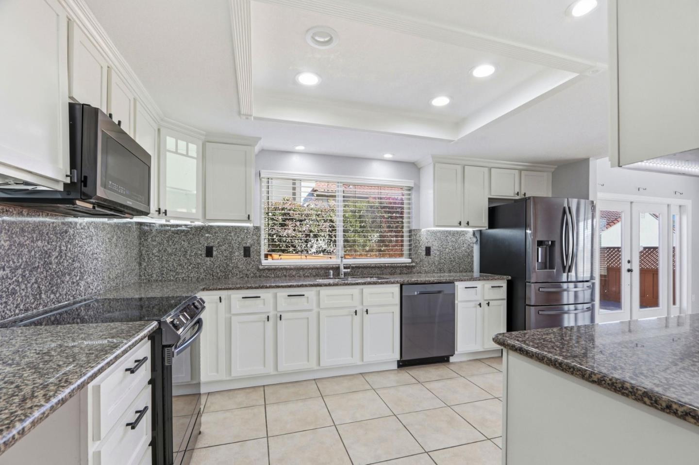 Detail Gallery Image 8 of 21 For 623 via Primavera Ct, San Jose,  CA 95111 - 3 Beds | 3 Baths