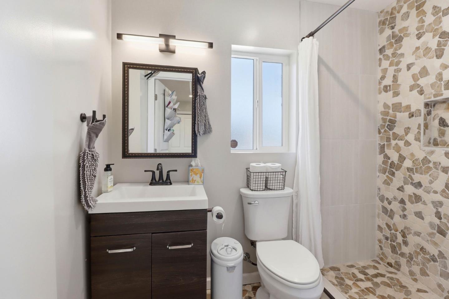 Detail Gallery Image 18 of 36 For 4724 Mendoza Ave, San Jose,  CA 95111 - 4 Beds | 3 Baths