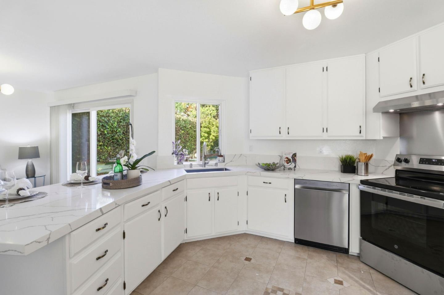 Detail Gallery Image 13 of 37 For 1527 Hawser Ln, Half Moon Bay,  CA 94019 - 3 Beds | 2 Baths