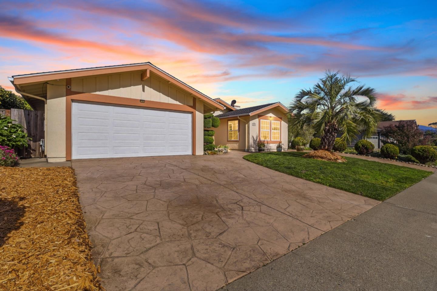 Detail Gallery Image 4 of 37 For 1527 Hawser Ln, Half Moon Bay,  CA 94019 - 3 Beds | 2 Baths