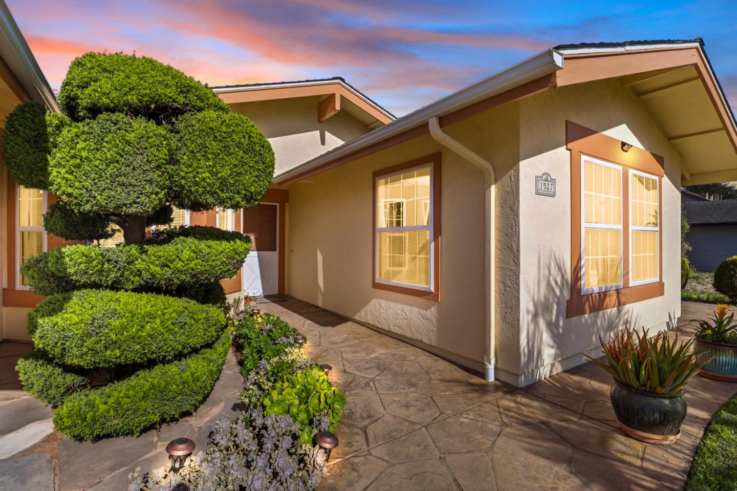 Detail Gallery Image 5 of 37 For 1527 Hawser Ln, Half Moon Bay,  CA 94019 - 3 Beds | 2 Baths