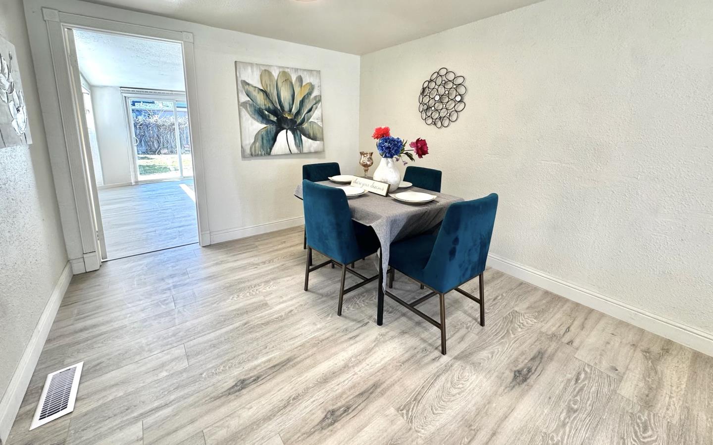 Detail Gallery Image 5 of 27 For 1117 Madera Ave, Menlo Park,  CA 94025 - 3 Beds | 1 Baths