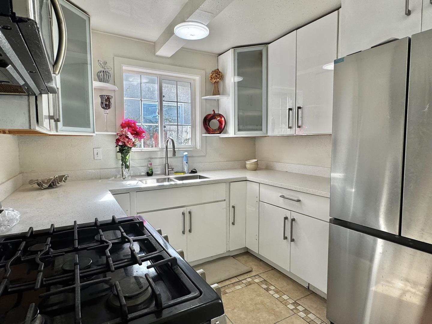 Detail Gallery Image 6 of 27 For 1117 Madera Ave, Menlo Park,  CA 94025 - 3 Beds | 1 Baths