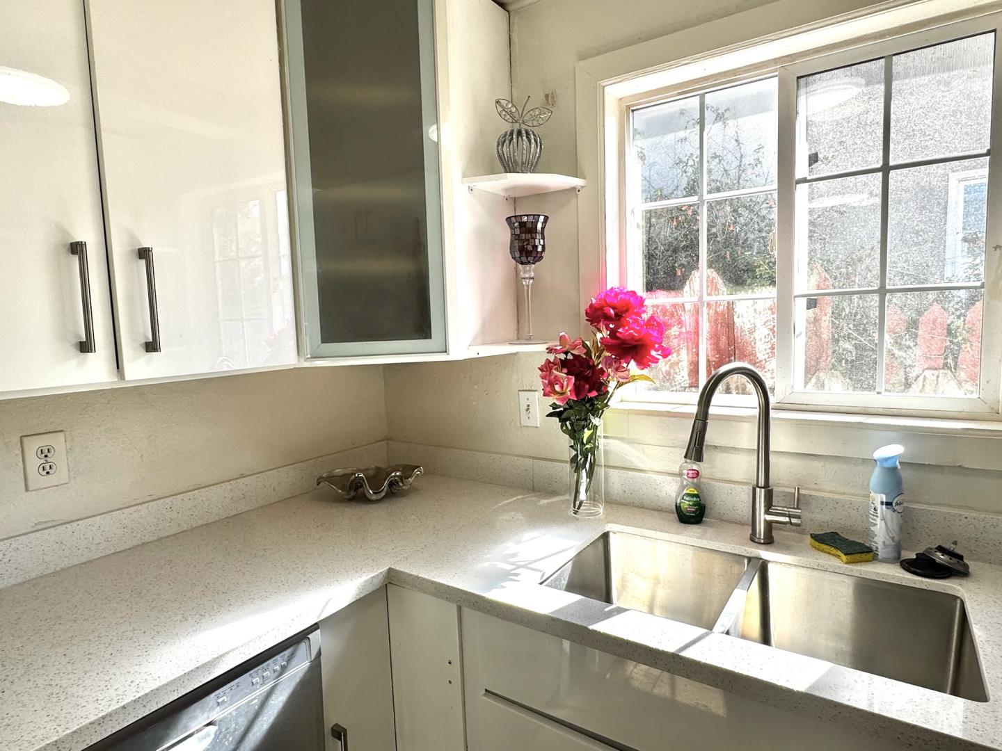 Detail Gallery Image 8 of 27 For 1117 Madera Ave, Menlo Park,  CA 94025 - 3 Beds | 1 Baths