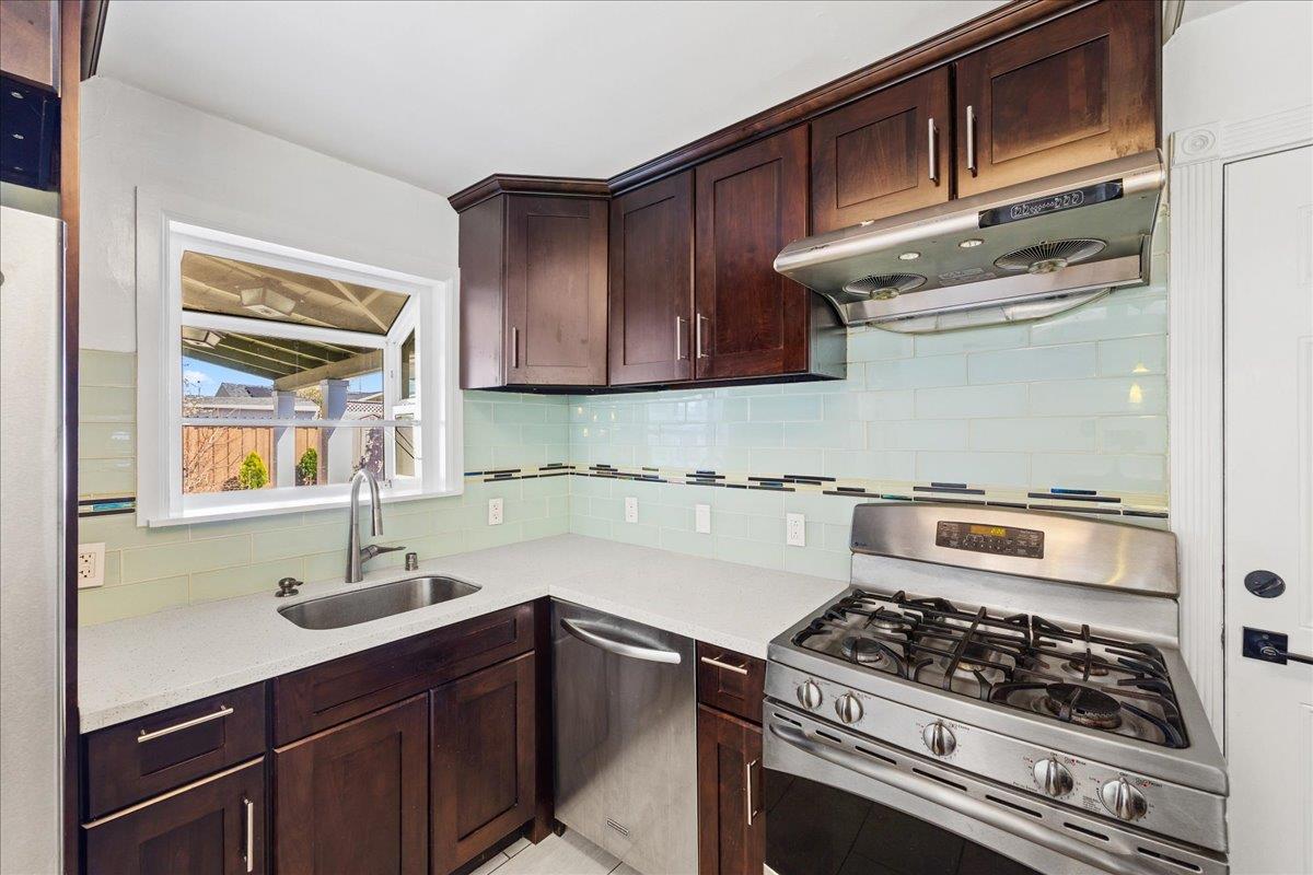 Detail Gallery Image 13 of 69 For 3817 Martin Dr, San Mateo,  CA 94403 - 3 Beds | 2 Baths