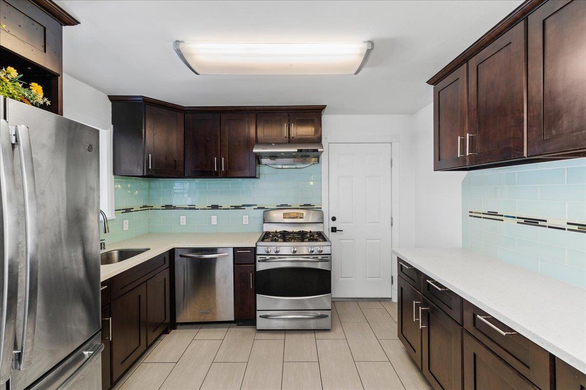 Detail Gallery Image 15 of 69 For 3817 Martin Dr, San Mateo,  CA 94403 - 3 Beds | 2 Baths