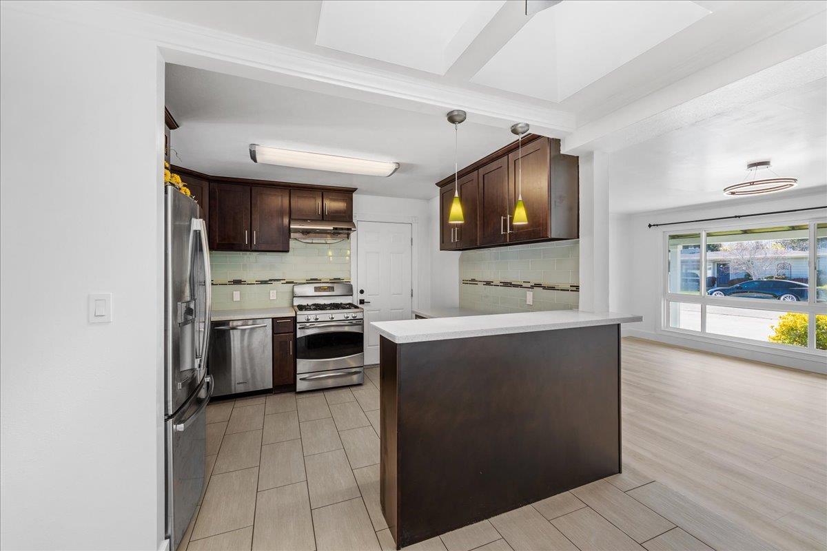 Detail Gallery Image 16 of 69 For 3817 Martin Dr, San Mateo,  CA 94403 - 3 Beds | 2 Baths