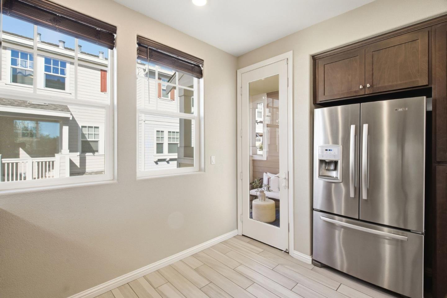 Detail Gallery Image 15 of 60 For 394 Circuit, Mountain View,  CA 94043 - 3 Beds | 2 Baths