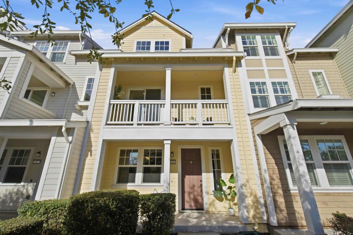 Detail Gallery Image 2 of 60 For 394 Circuit, Mountain View,  CA 94043 - 3 Beds | 2 Baths