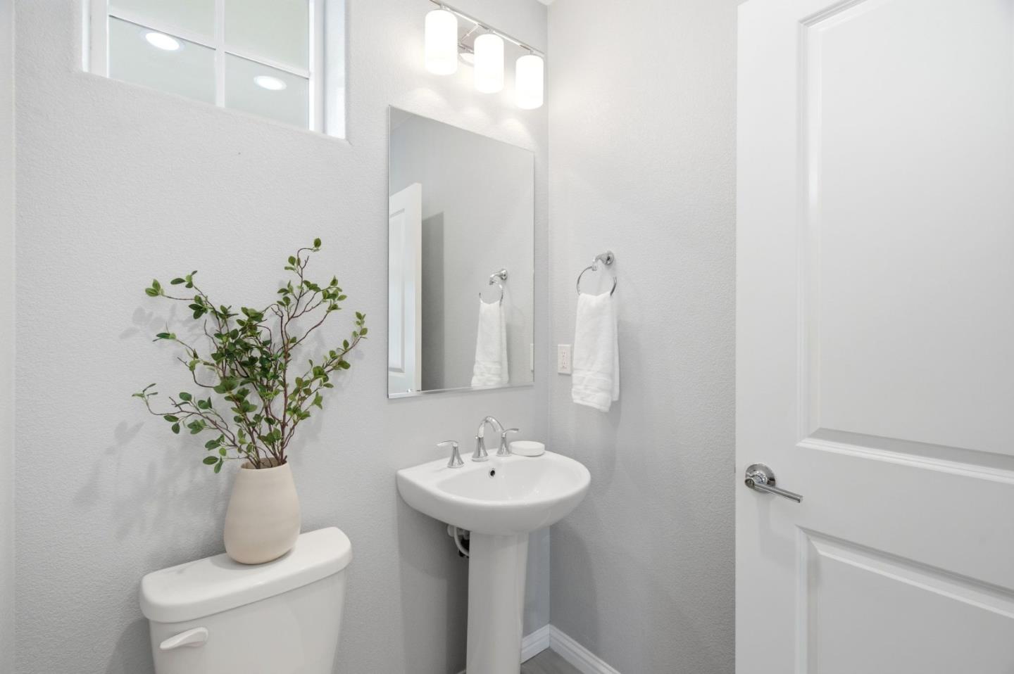 Detail Gallery Image 20 of 60 For 394 Circuit, Mountain View,  CA 94043 - 3 Beds | 2 Baths