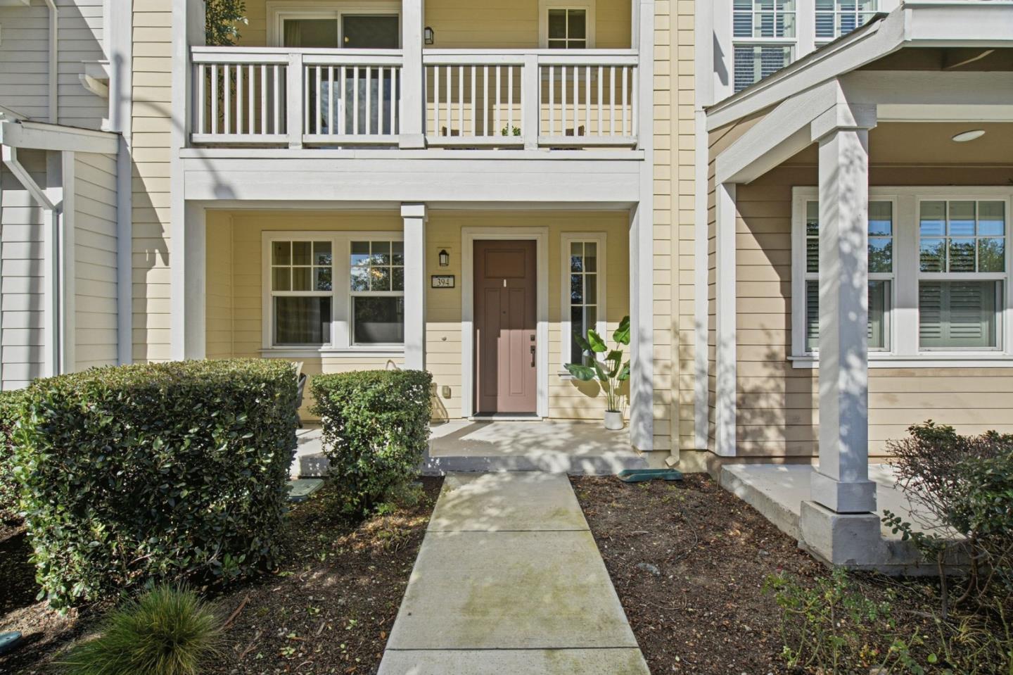 Detail Gallery Image 4 of 60 For 394 Circuit, Mountain View,  CA 94043 - 3 Beds | 2 Baths