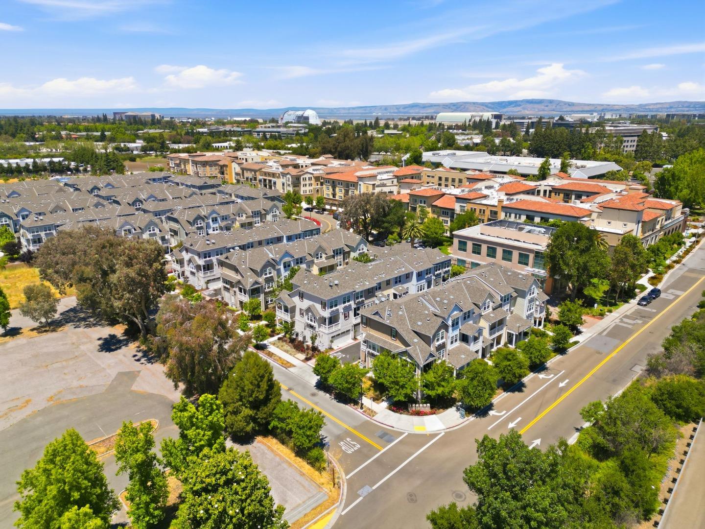 Detail Gallery Image 52 of 60 For 394 Circuit, Mountain View,  CA 94043 - 3 Beds | 2 Baths