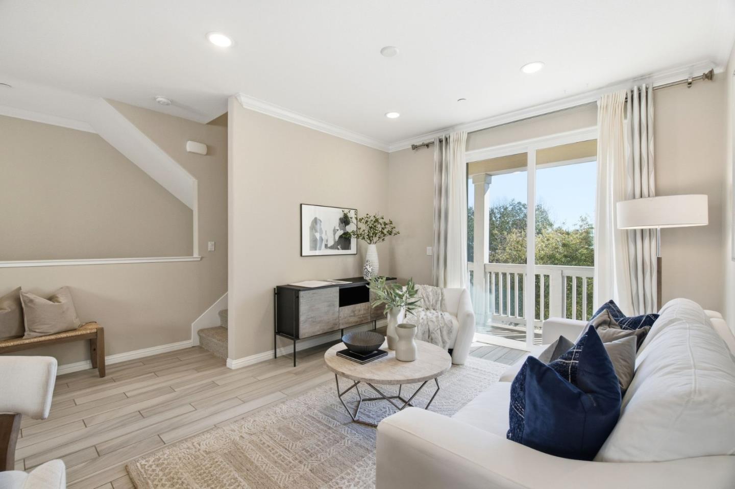 Detail Gallery Image 7 of 60 For 394 Circuit, Mountain View,  CA 94043 - 3 Beds | 2 Baths