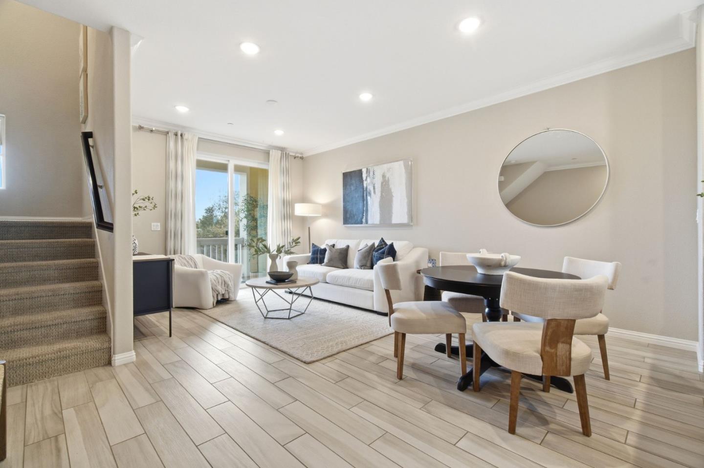 Detail Gallery Image 8 of 60 For 394 Circuit, Mountain View,  CA 94043 - 3 Beds | 2 Baths