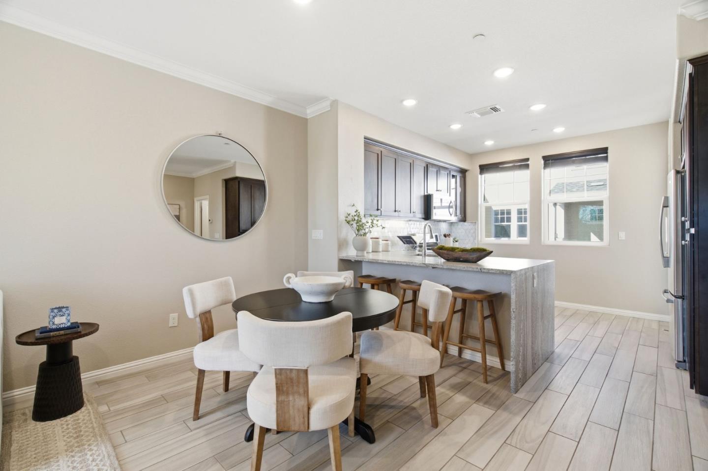 Detail Gallery Image 9 of 60 For 394 Circuit, Mountain View,  CA 94043 - 3 Beds | 2 Baths