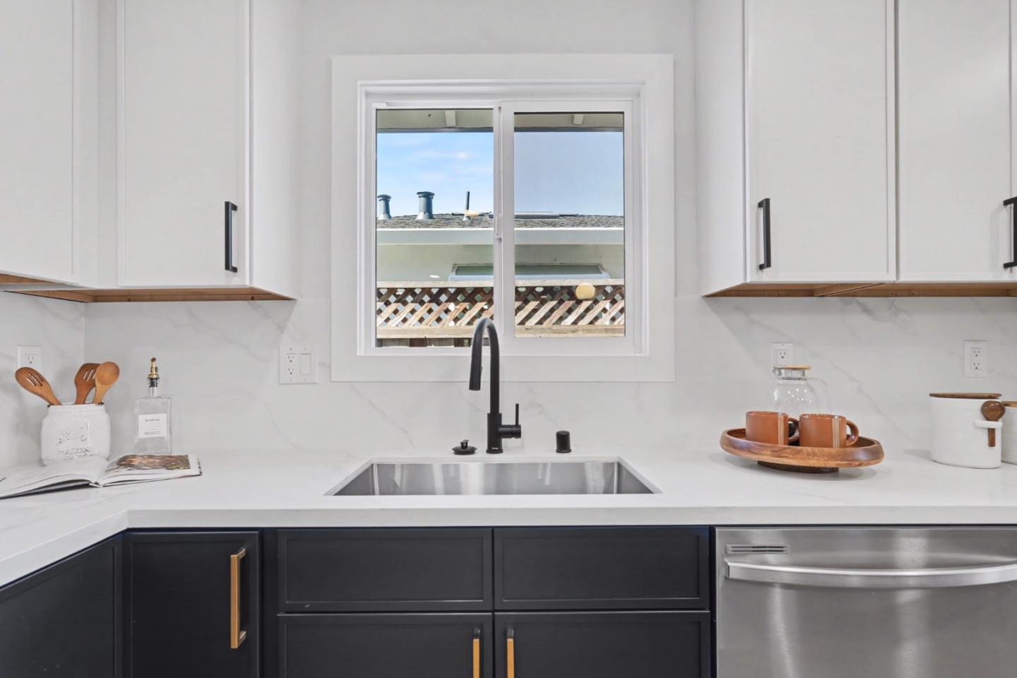 Detail Gallery Image 13 of 58 For 1155 London Ave, Sunnyvale,  CA 94087 - 5 Beds | 3 Baths