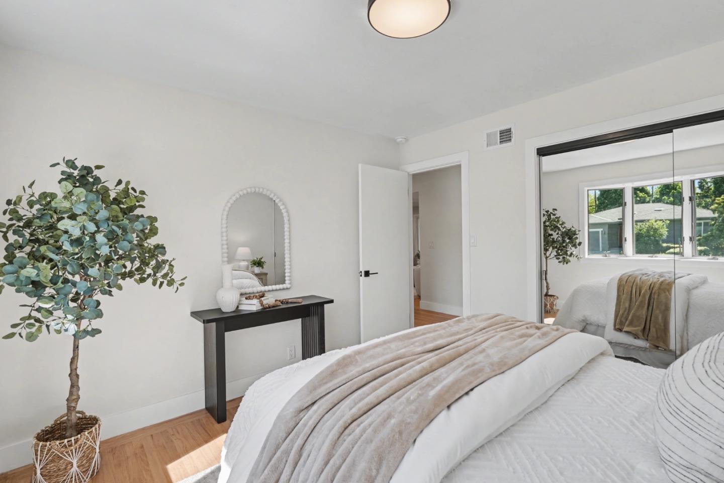 Detail Gallery Image 34 of 58 For 1155 London Ave, Sunnyvale,  CA 94087 - 5 Beds | 3 Baths