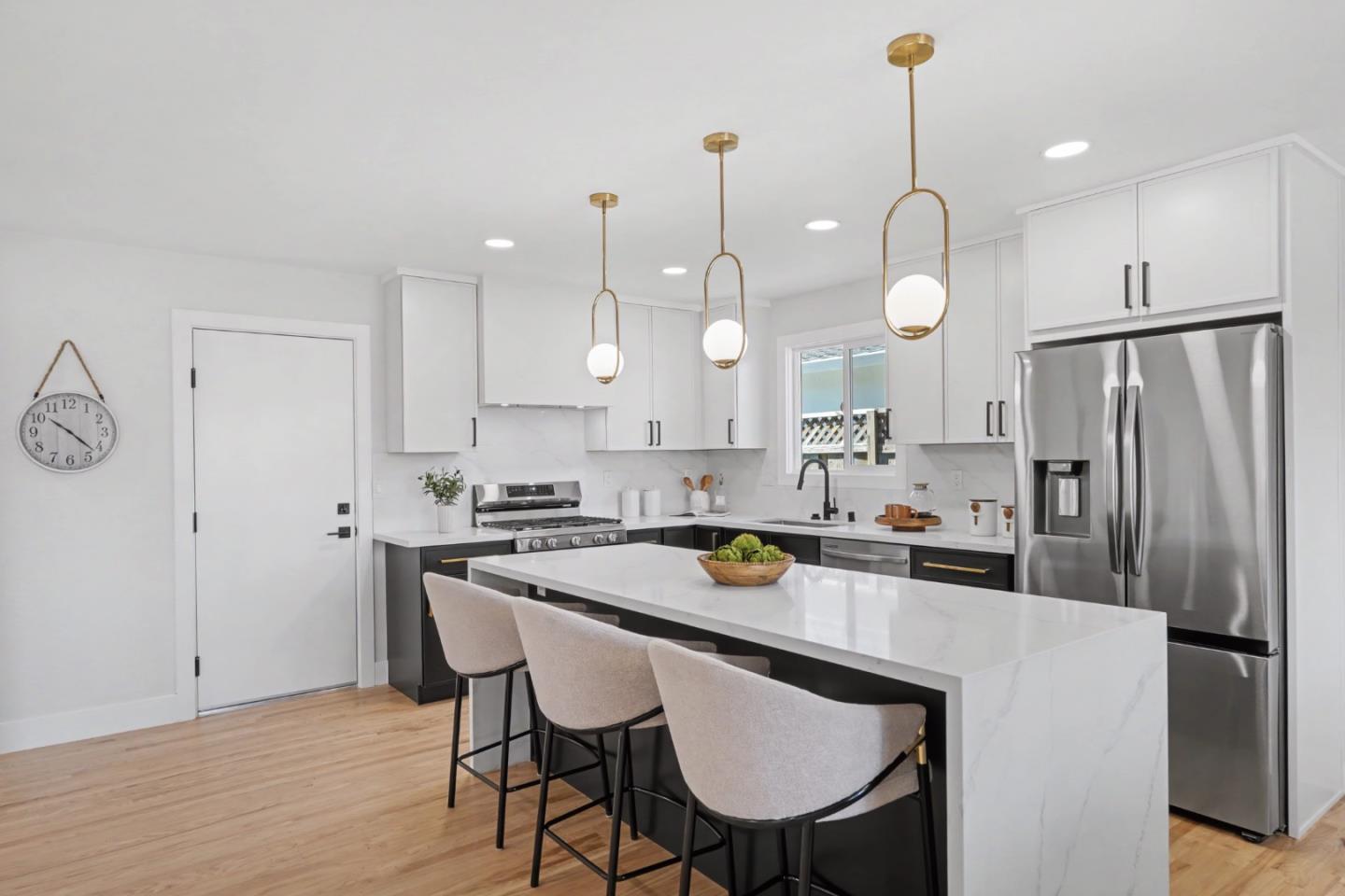 Detail Gallery Image 8 of 58 For 1155 London Ave, Sunnyvale,  CA 94087 - 5 Beds | 3 Baths