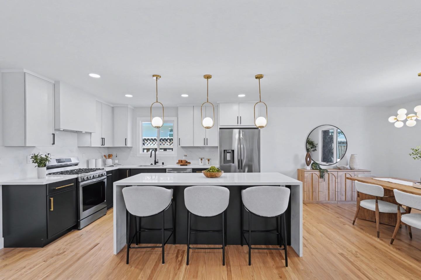 Detail Gallery Image 9 of 58 For 1155 London Ave, Sunnyvale,  CA 94087 - 5 Beds | 3 Baths