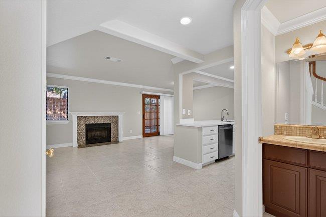 Detail Gallery Image 7 of 43 For 745 Williamsburg Way, Gilroy,  CA 95020 - 3 Beds | 2/1 Baths