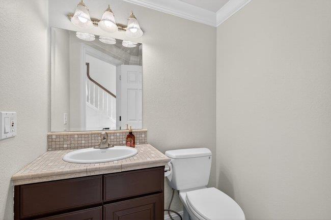 Detail Gallery Image 8 of 43 For 745 Williamsburg Way, Gilroy,  CA 95020 - 3 Beds | 2/1 Baths