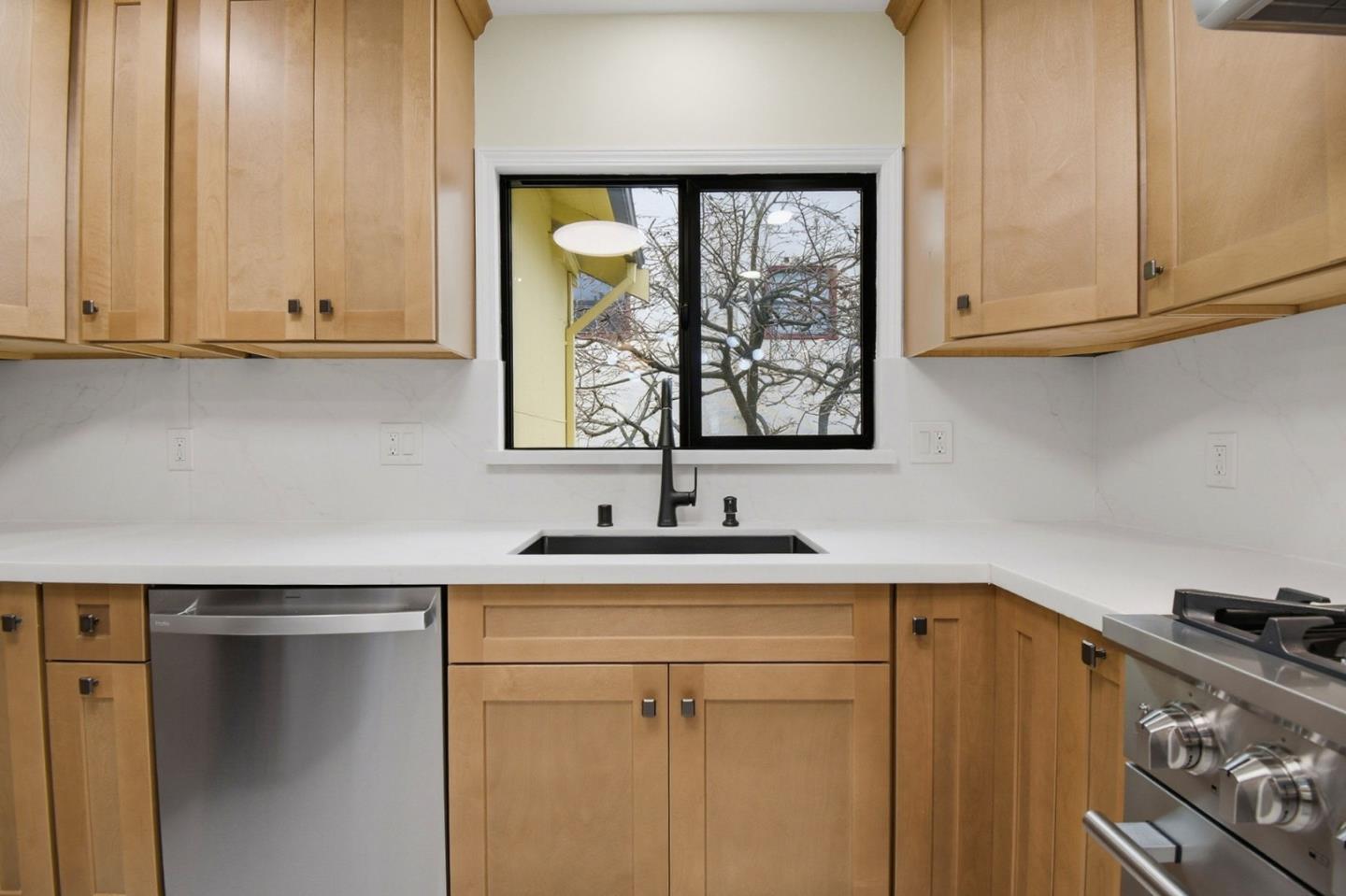 Detail Gallery Image 10 of 31 For 1236 Portland, Albany,  CA 94706 - 4 Beds | 2 Baths