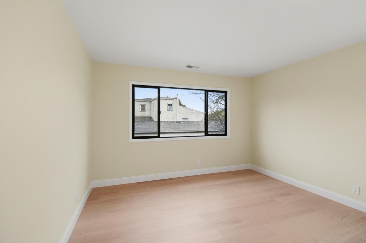 Detail Gallery Image 13 of 31 For 1236 Portland, Albany,  CA 94706 - 4 Beds | 2 Baths